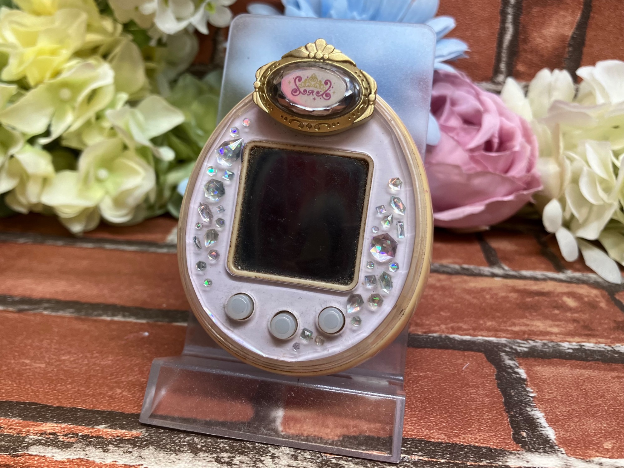 たまごっちピース (たまデコピアス ロイヤルチェンジ！) のご紹介です