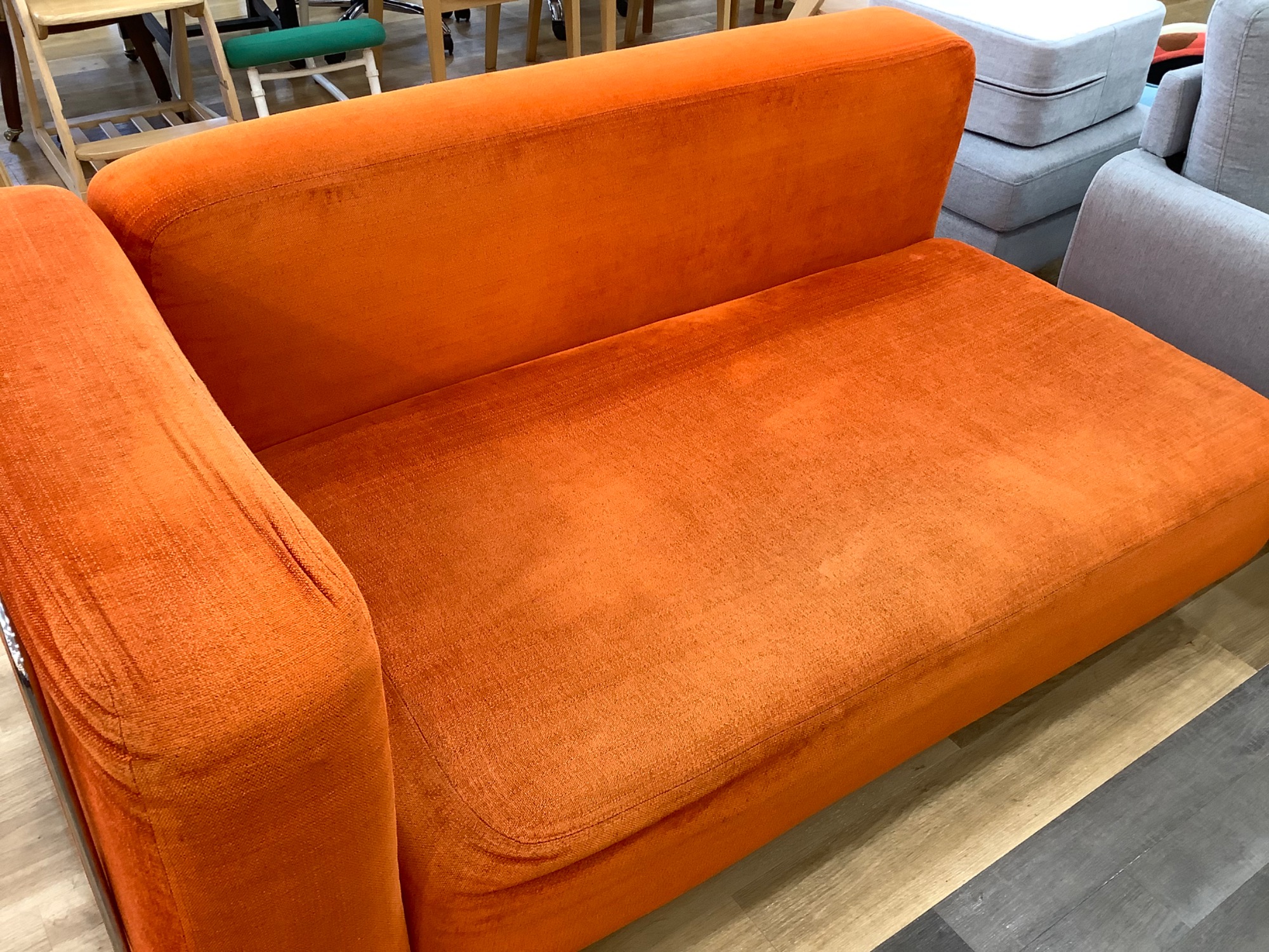 IKEA】とってもきれいなオレンジ色の2人掛けソファをご紹介♪♪｜2022