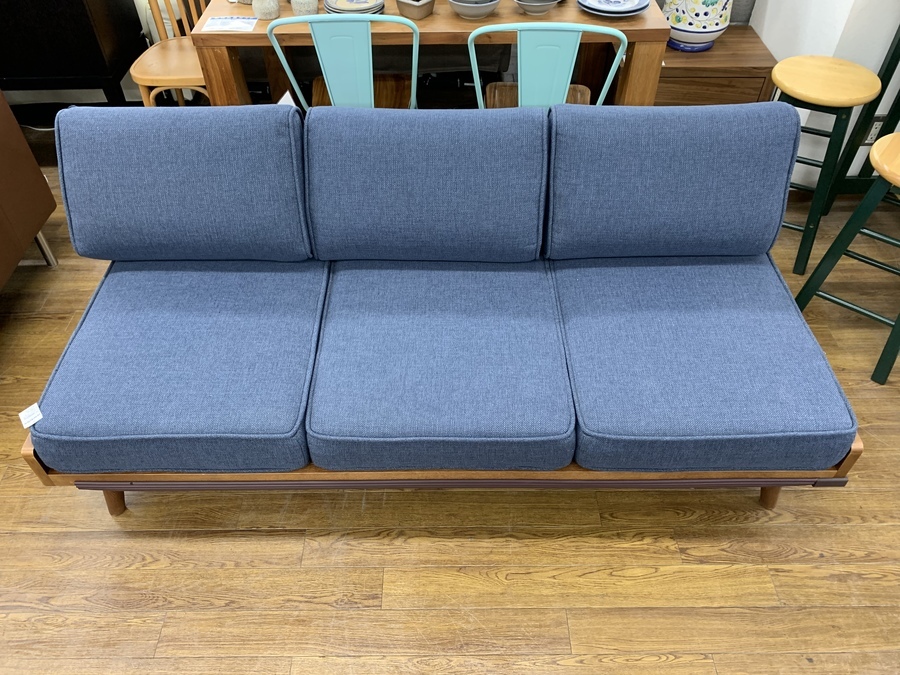 UNICO（ウニコ）のALBERO（アルベロ）3人掛けソファが入荷致しました