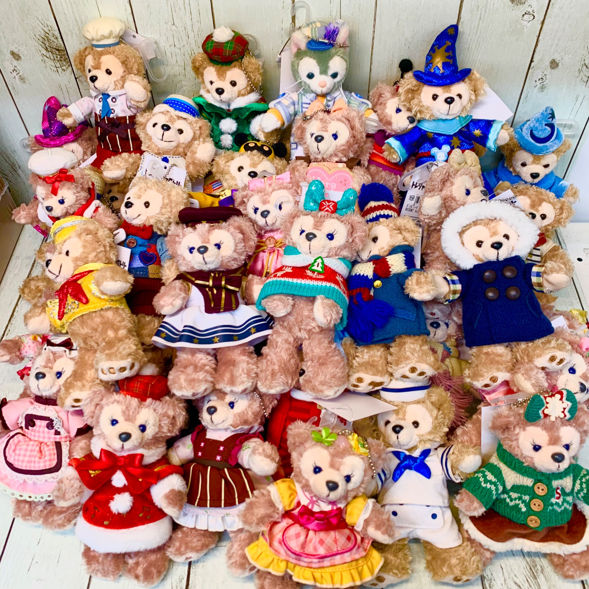 ダッフィーフレンズぬいぐるみキーホルダーが大量入荷いたしました