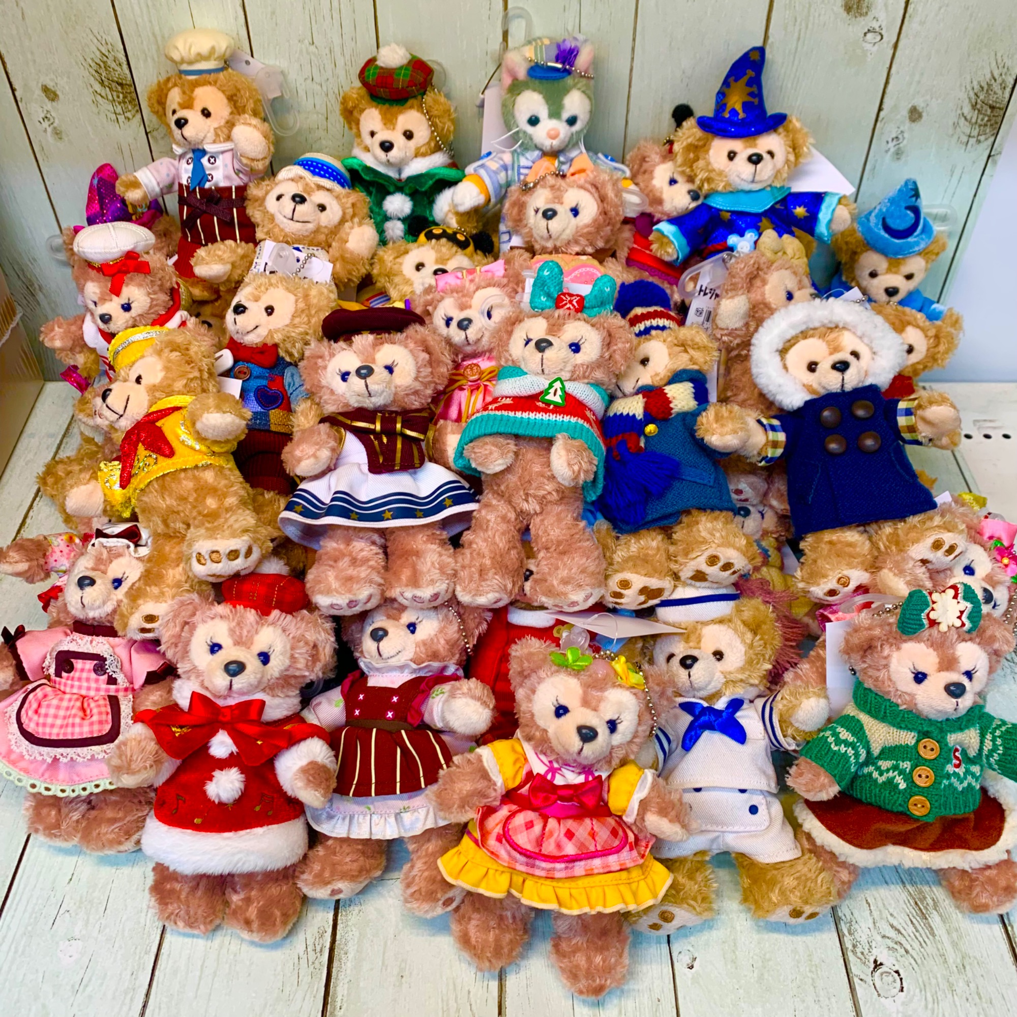 ダッフィーフレンズぬいぐるみキーホルダーが大量入荷いたしました