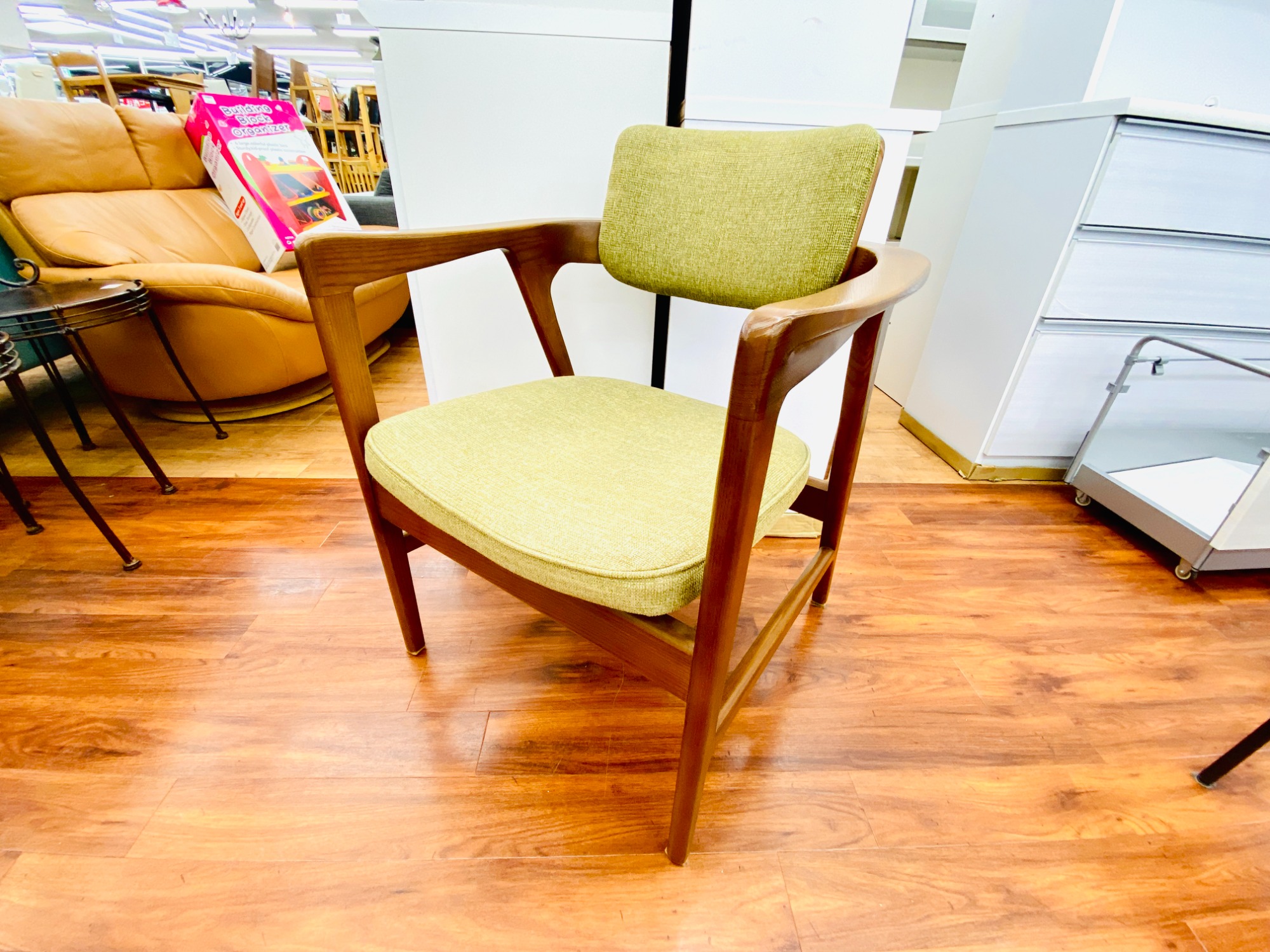 ACME Furniture(アクメ ファニチャー) のWARNER ARM CHAIR(ワーナー