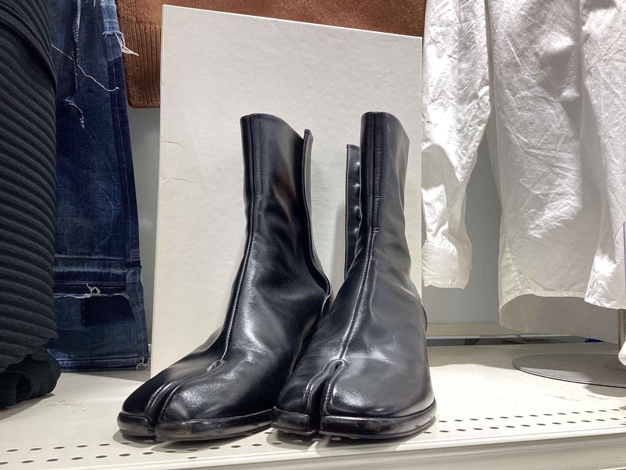 Maison Margiela (メゾンマルジェラ) 足袋ブーツが買取入荷致しました