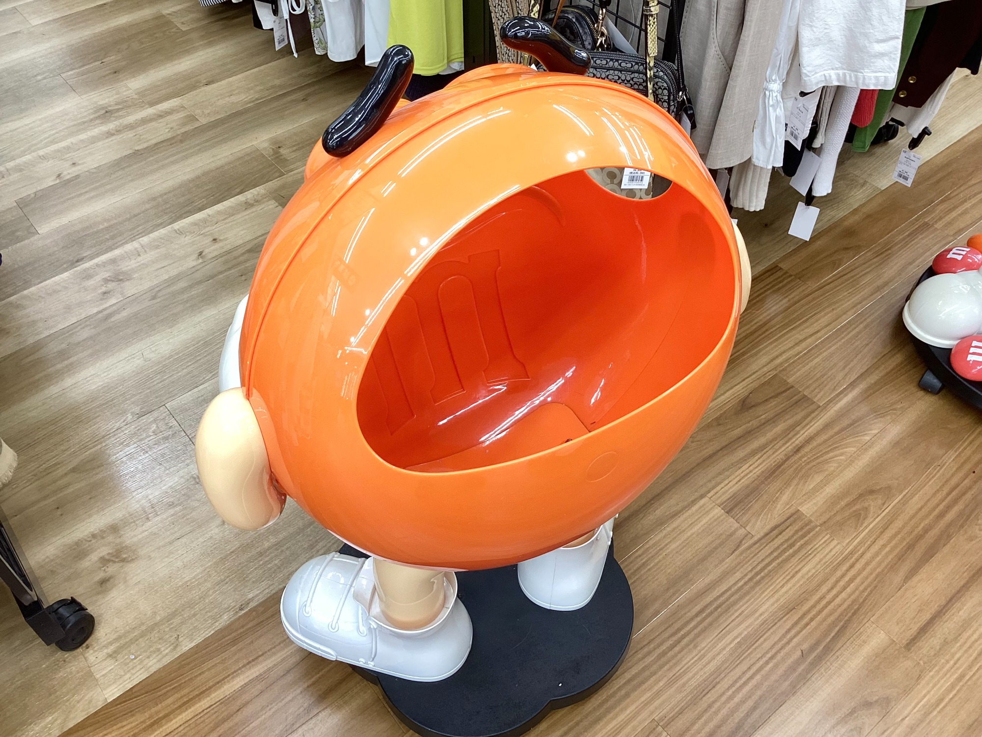 M&M's（エムアンドエムズ）】巨大ディスプレイが入荷しました