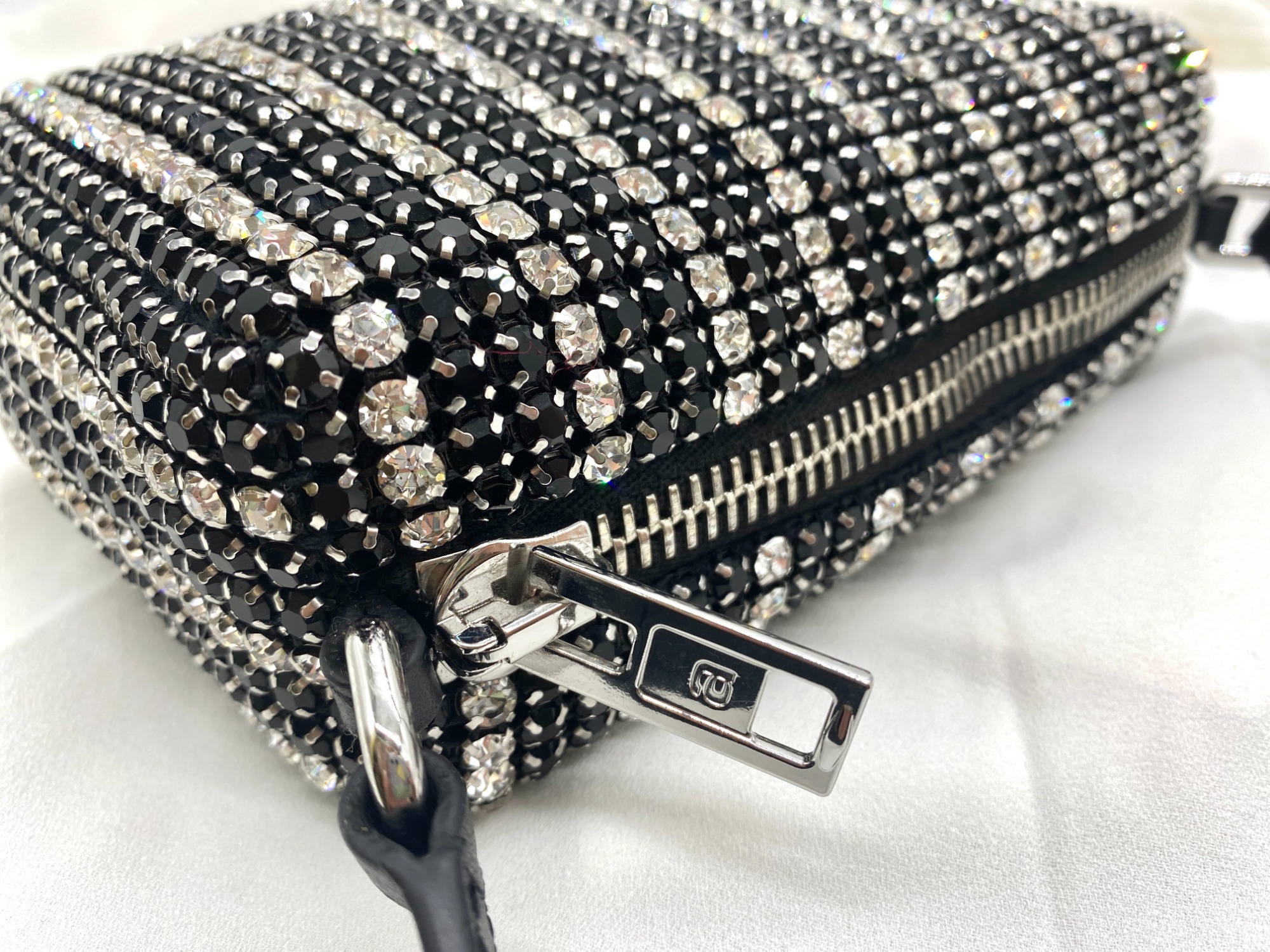 ラインストーンの輝きに注目！】ALEXANDER WANG(アレキサンダーワン)の