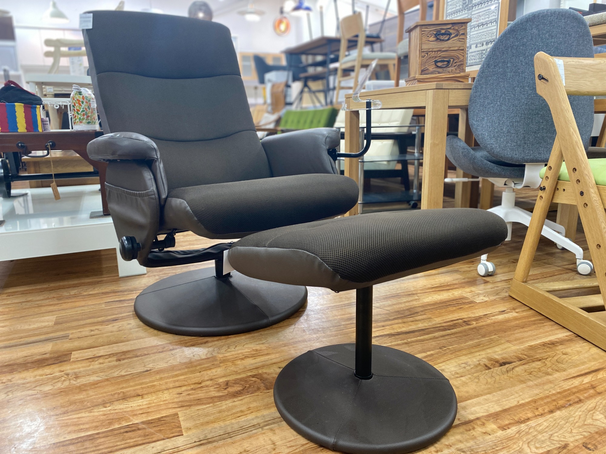 ニトリ リクライニングチェア オットマン レザー オットマン付き