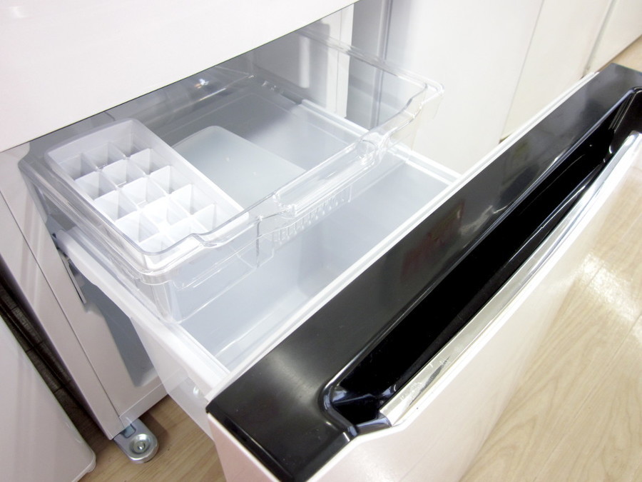 Hisense(ハイセンス)の130L 2ドア冷蔵庫 2017年製「HR-D1302」｜2019年