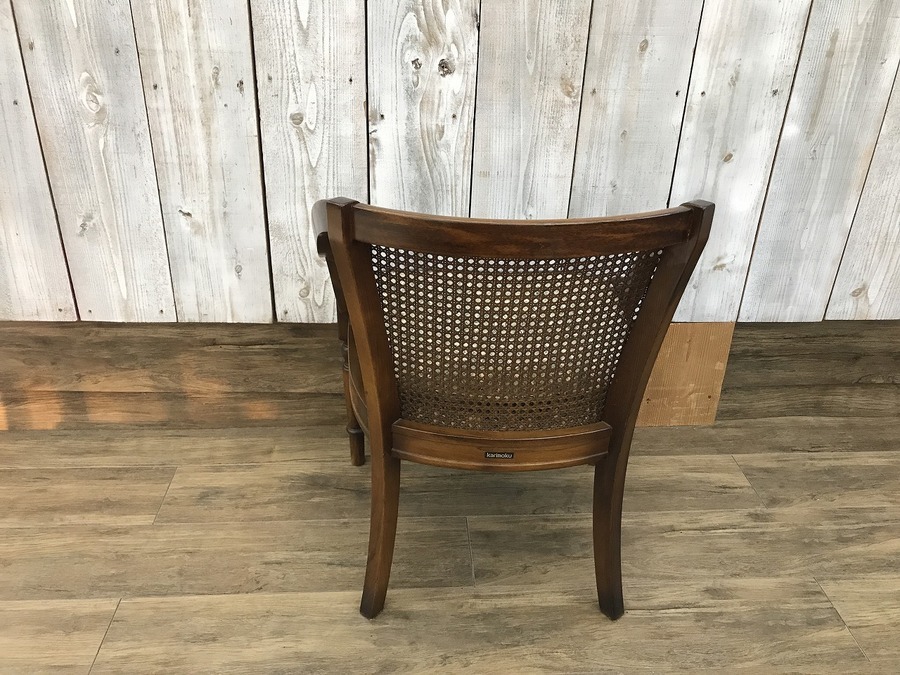 Karimoku（カリモク）】アンティークデザインの肘掛椅子（コロニアル