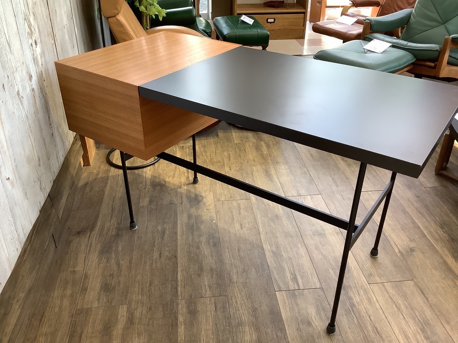METROCS（メトロクス）】フレンチモダンの名作デスク（F031）が入荷