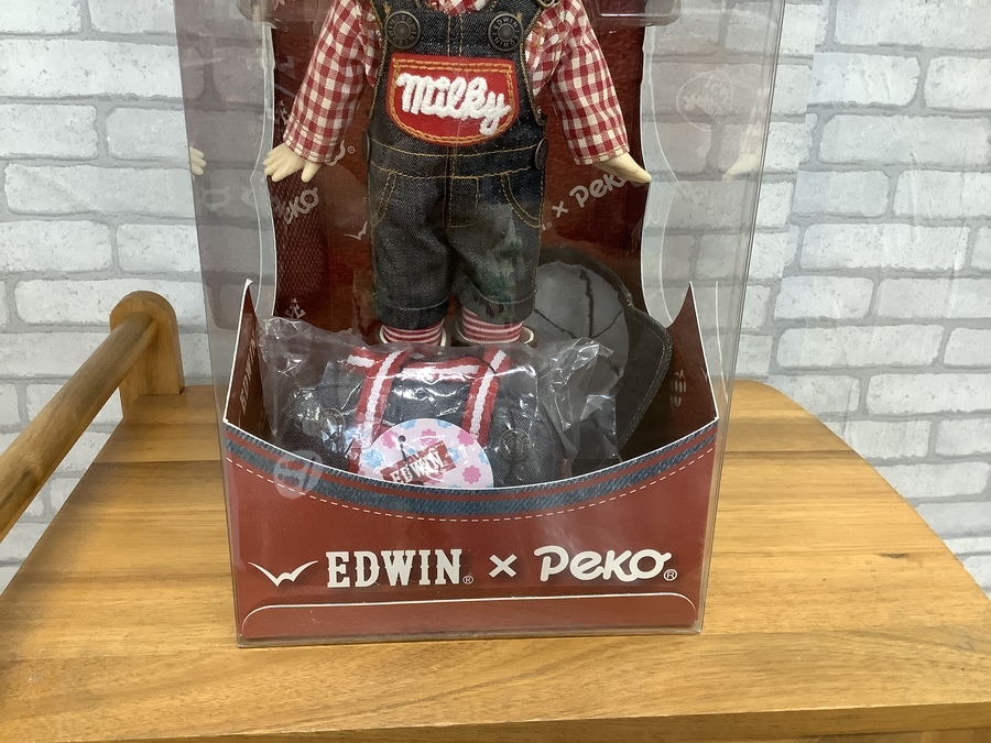 EDWIN(エドウィン)×ペコちゃんコラボ♪のペコちゃんフィギュアを買取