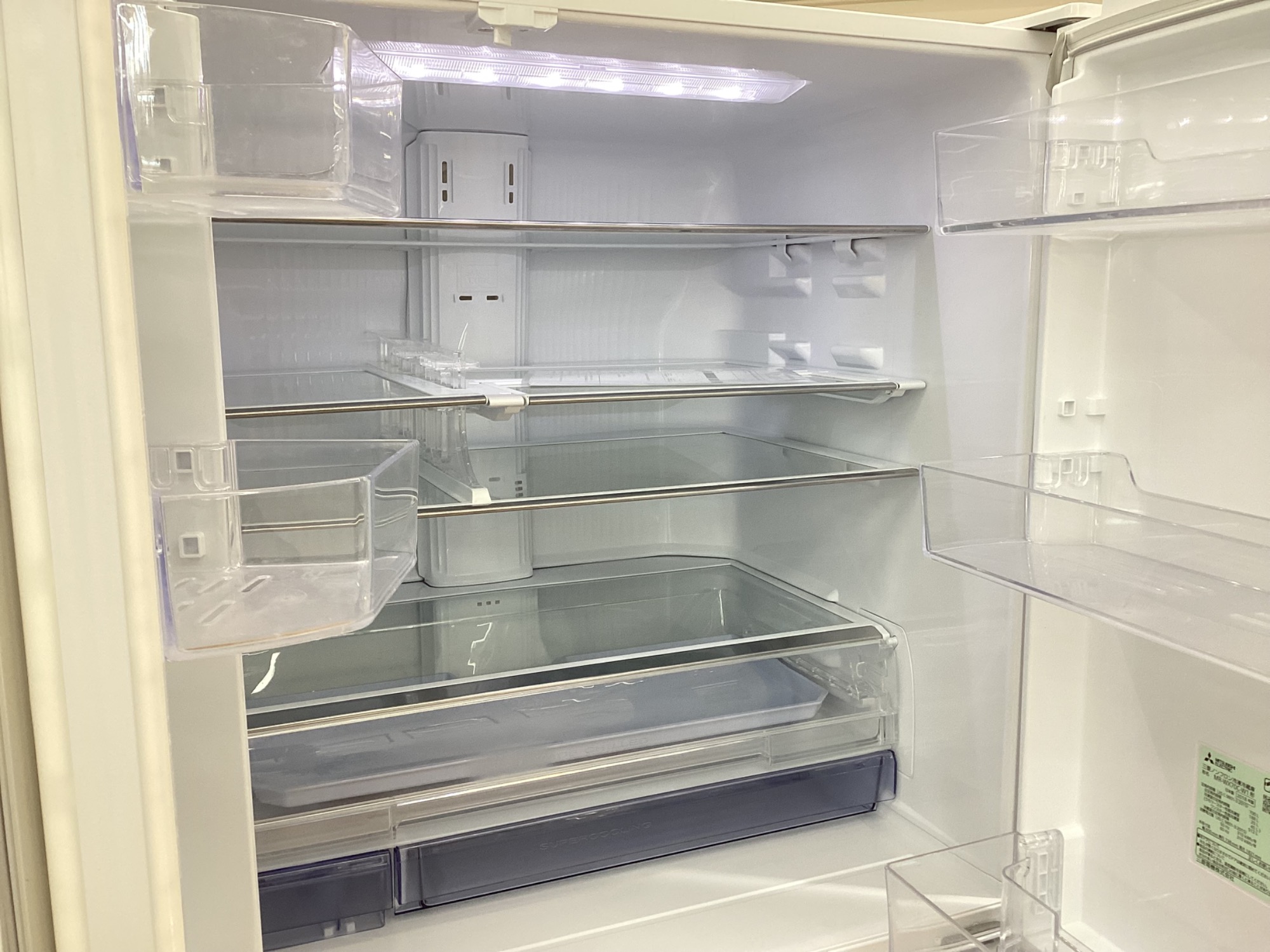 MITSUBISHI】県内ナンバー1の展示台数を誇る冷蔵庫売り場から容量700L