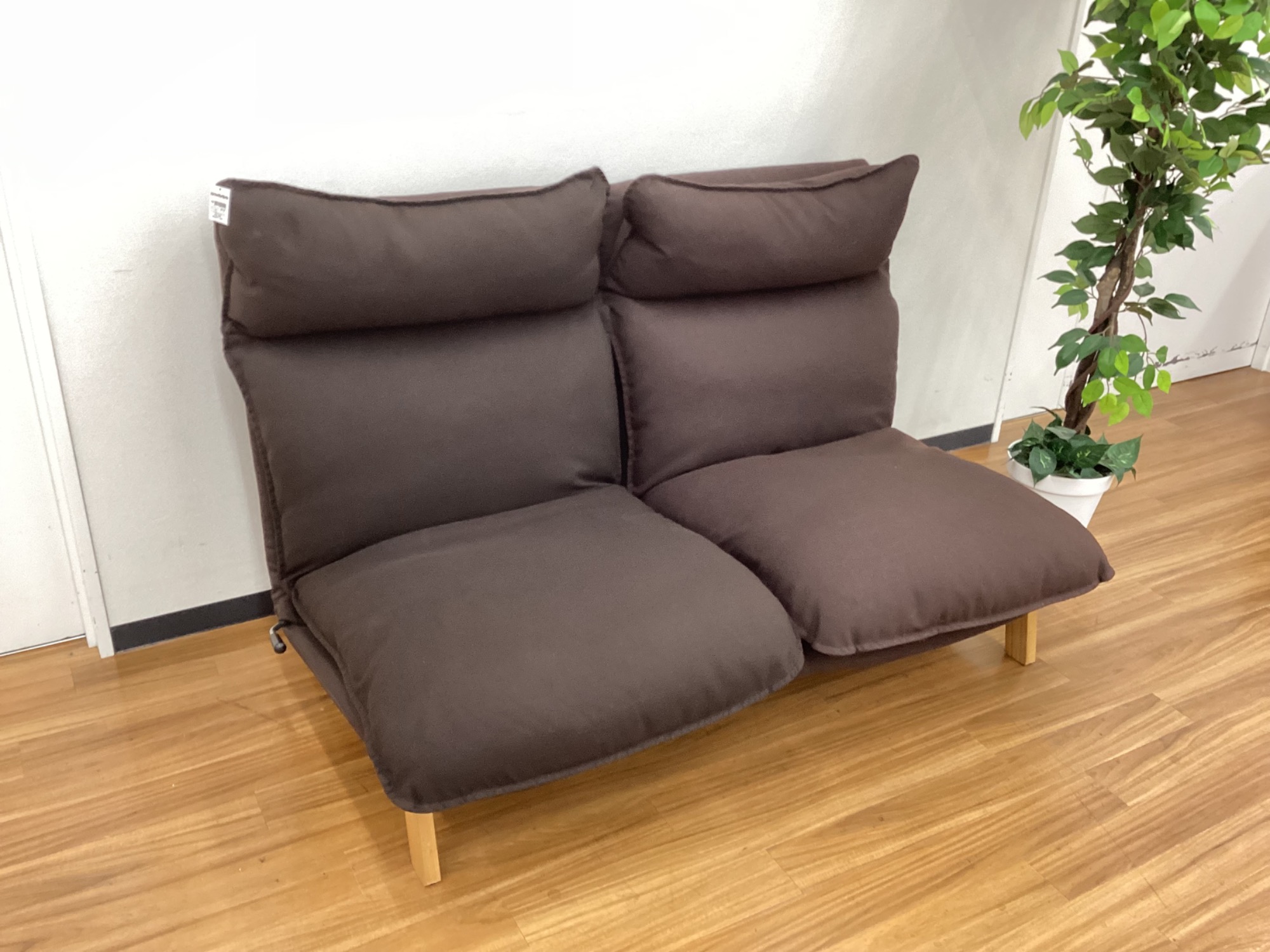 無印良品】レバーで簡単にリクライニングでき、のんびりくつろげる