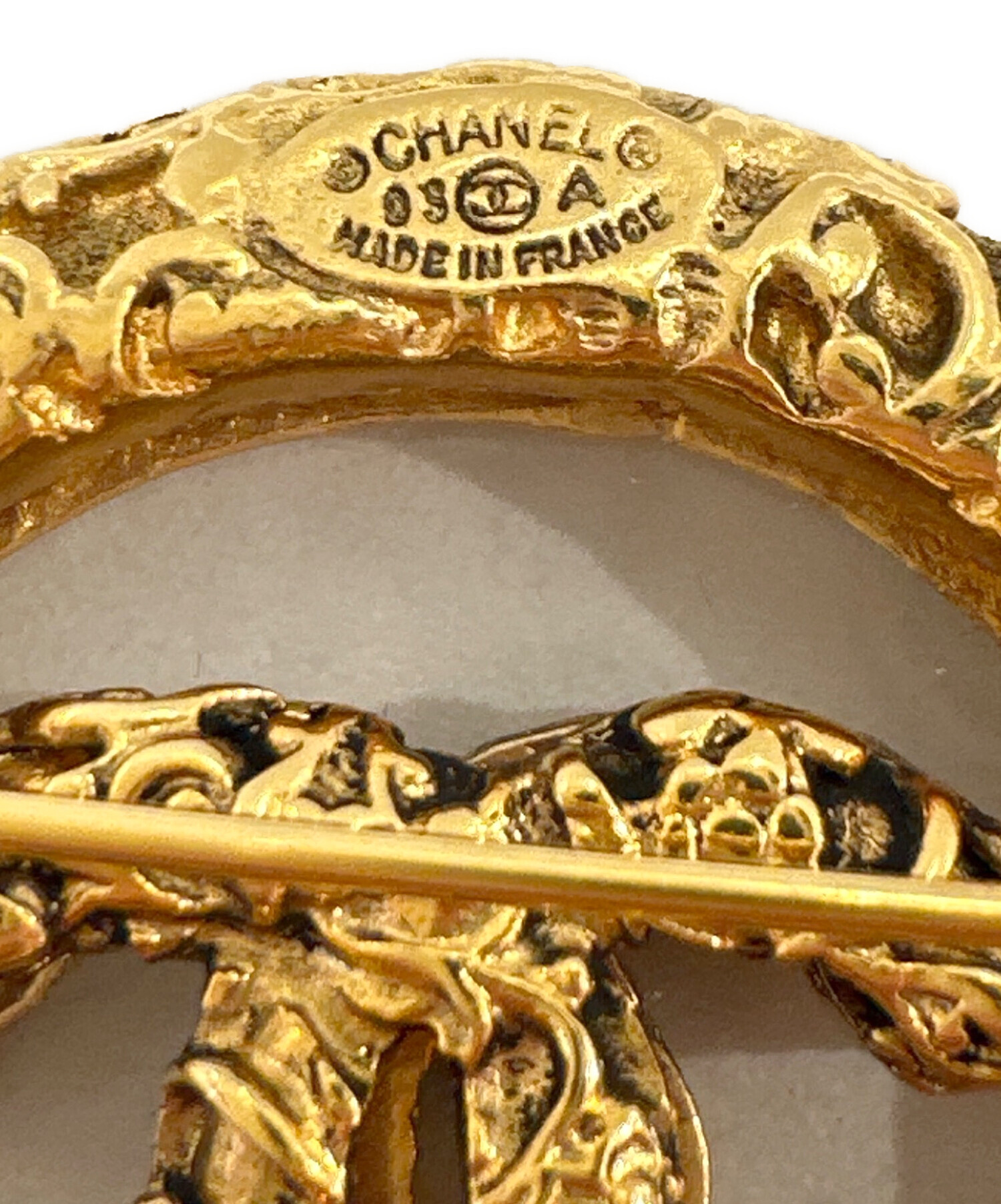 中古・古着通販】CHANEL (シャネル) 溶岩ココマークサークルブローチ