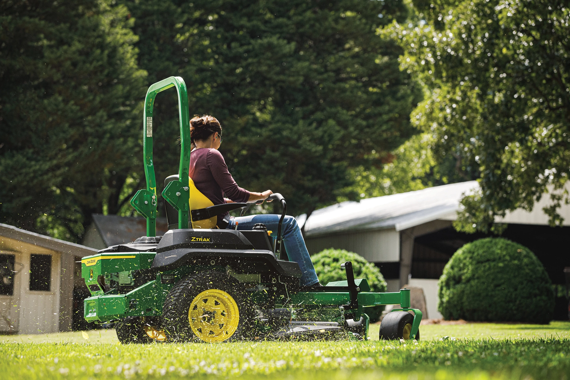 Z720E ZTrak™ Zero Turn Mower | TriGreen Equipment