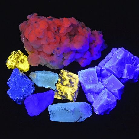 UCHIDASウチダス光る石の不思議な世界（蛍光鉱物セット）: 理科