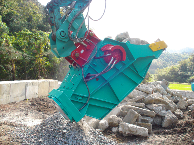 バケットクラッシャー アタッチメント型で世界最高性能 | ウエダ産業