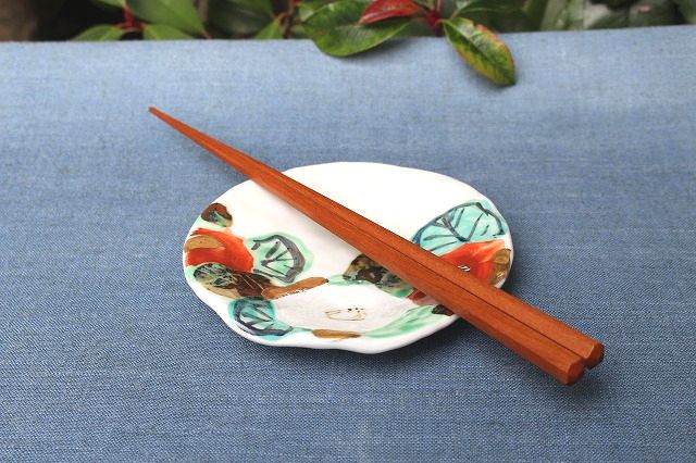 岐阜県土岐市の和田一人（芳洲窯）の色絵椿5寸皿 うつわ家膳｜人気