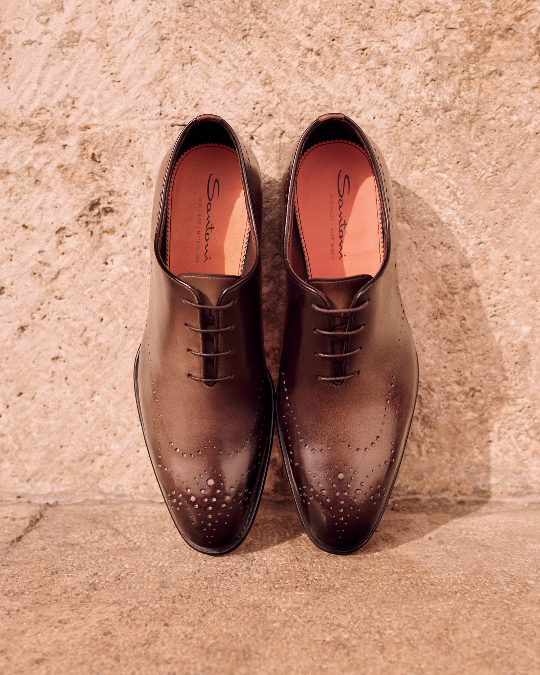 サントーニのクラシックなレースアップシューズを注文 | Voustenshoes.com