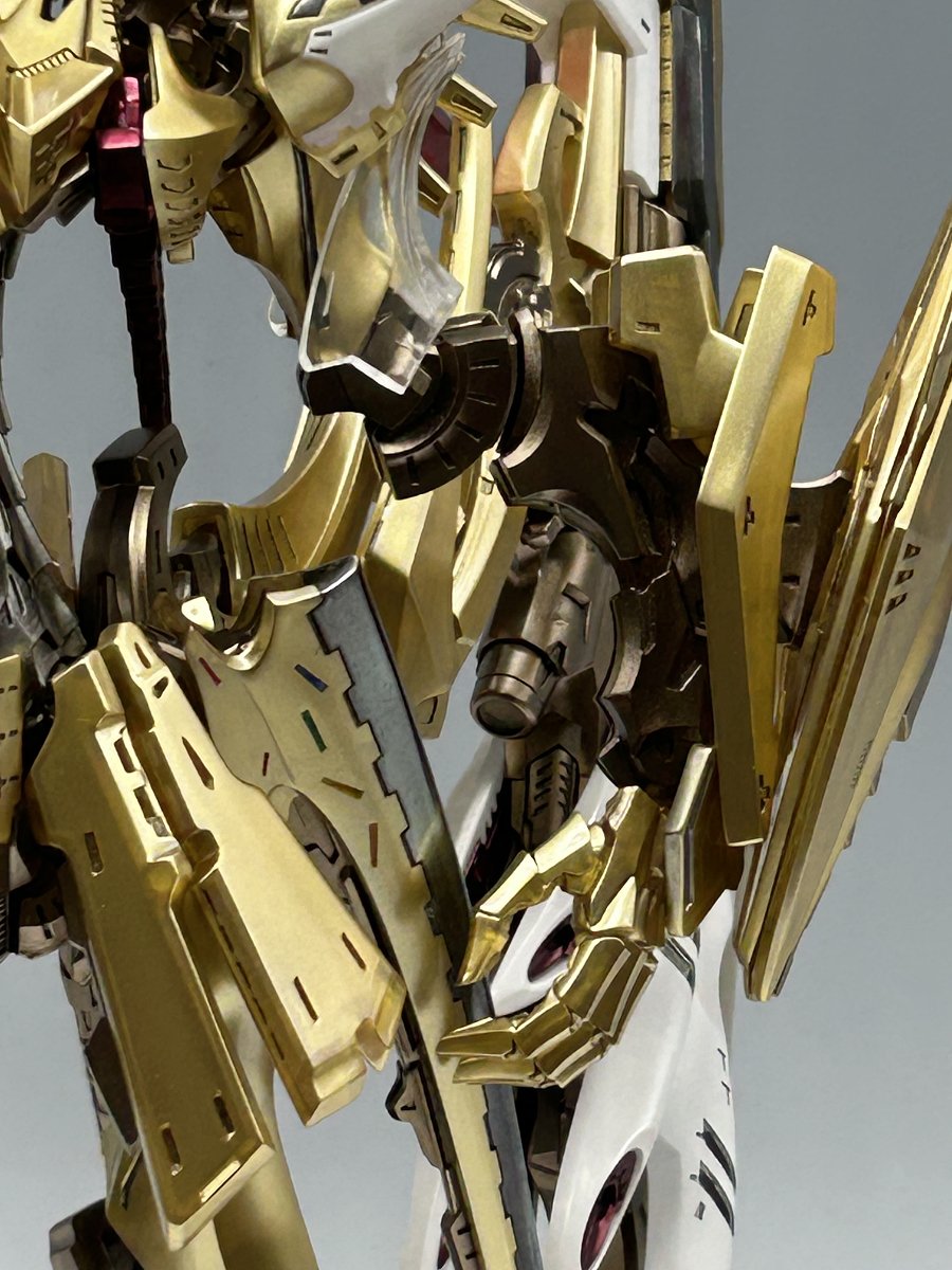 ファイブスター物語」の主人公騎「帝騎マグナパレス ザ・ナイト・オブ