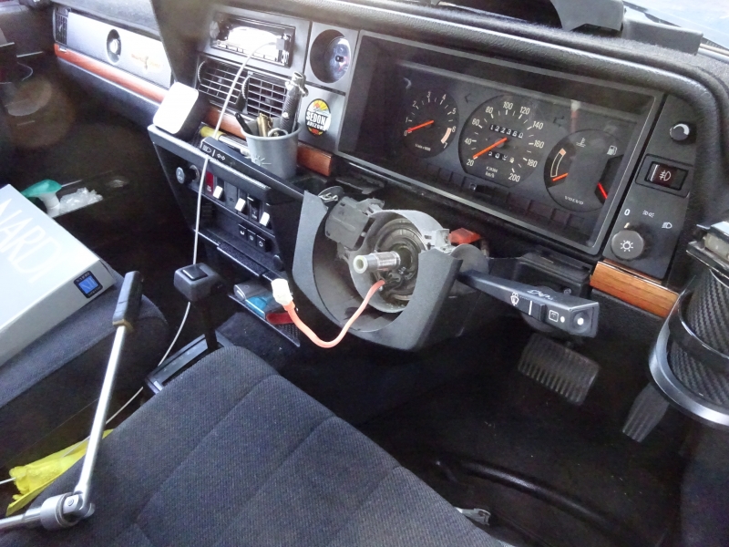 ボルボ240 ステアリング交換 | ボルボ240の整備、販売、修理