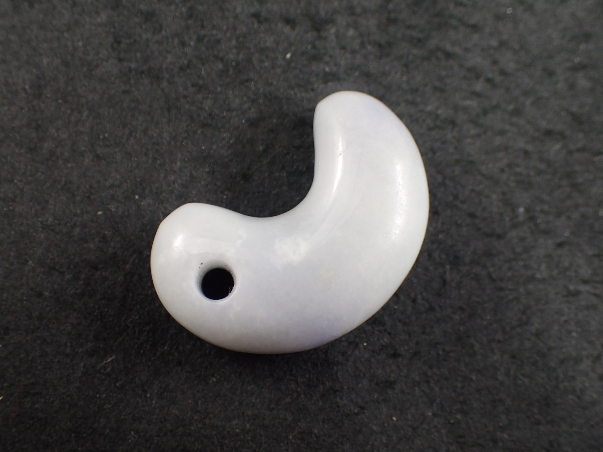 糸魚川翡翠 勾玉 ｜石の販売専門店【vec stone club】