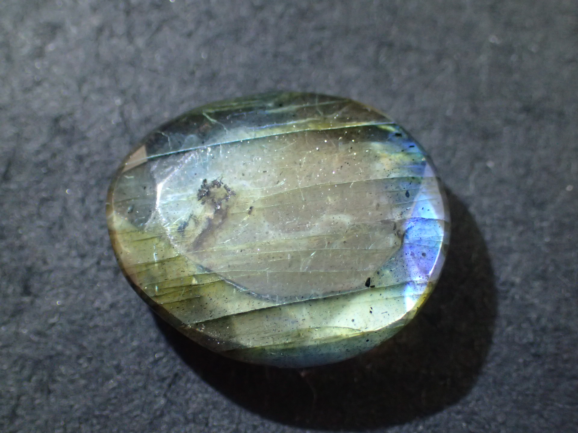 最高品質ラブラドライト(Labradorite) 自由カット マダガスカル 産