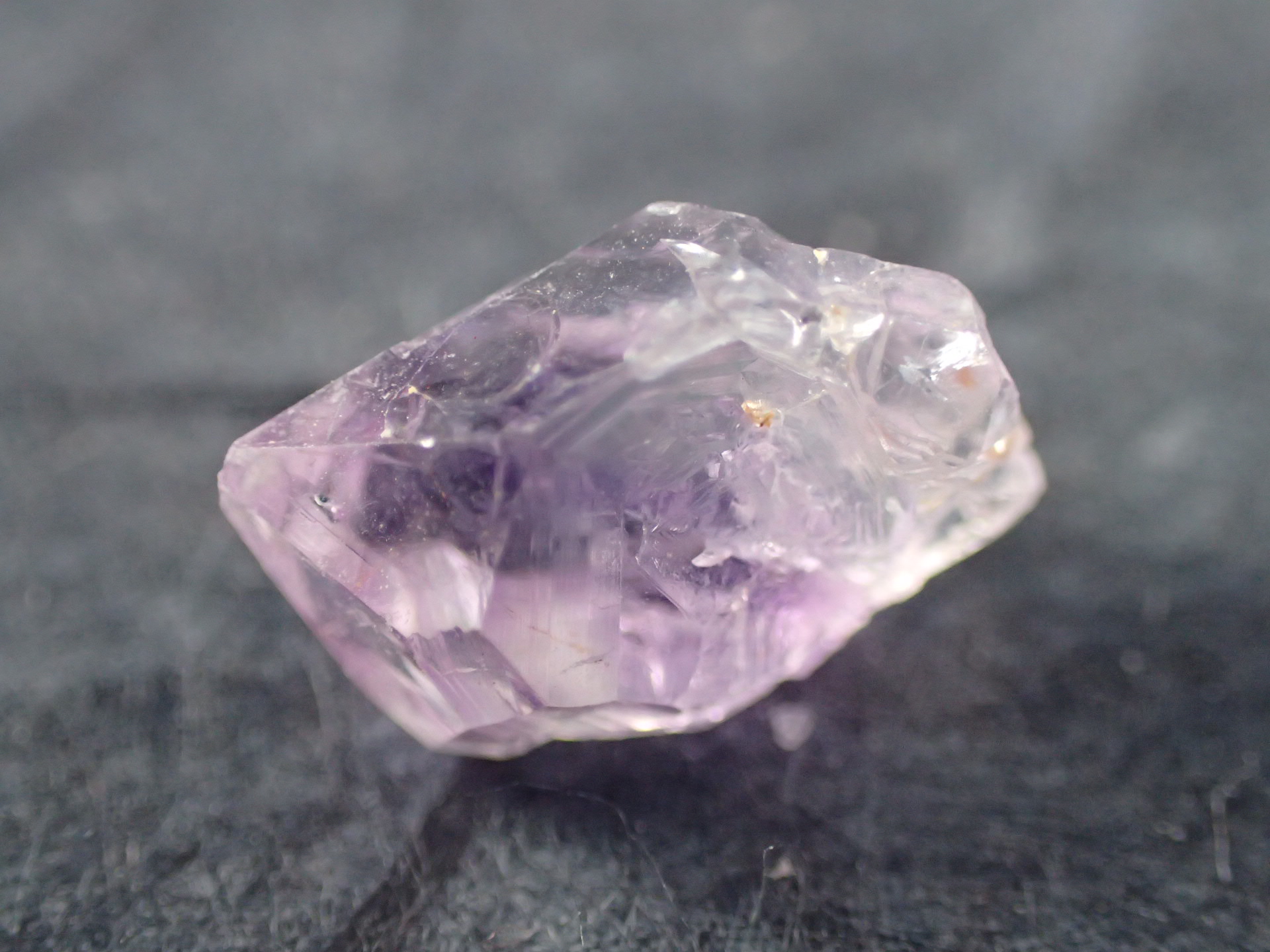 アメジスト小結晶（紫水晶、Amethyst Cristals) 原石 Madagascar 産
