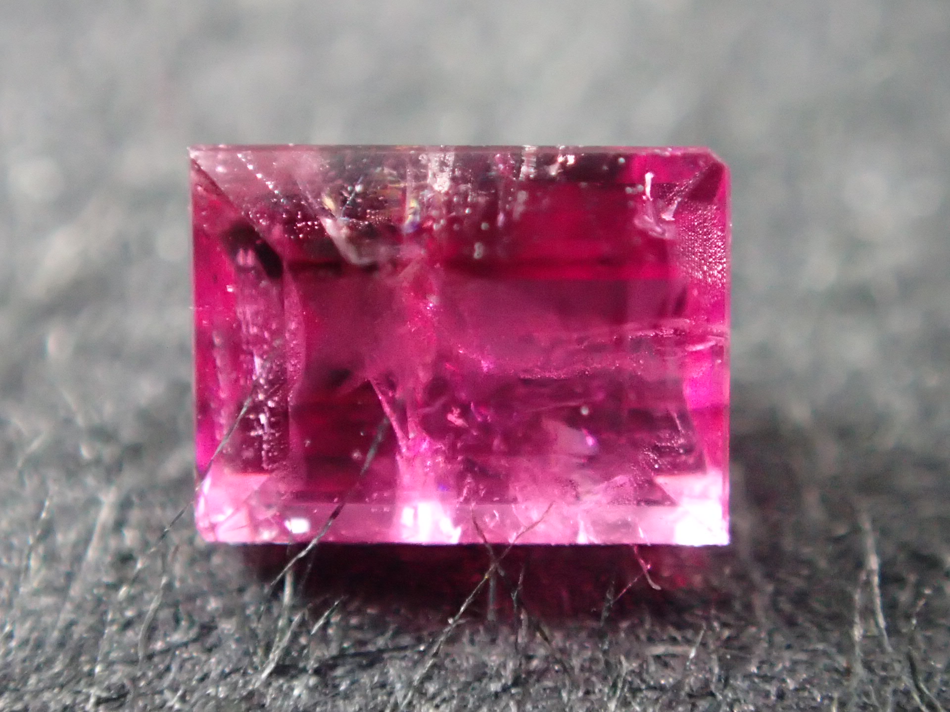 最高品質天然レッドベリル(Red Beryl) エメラルドカット Wah Wah Mtns