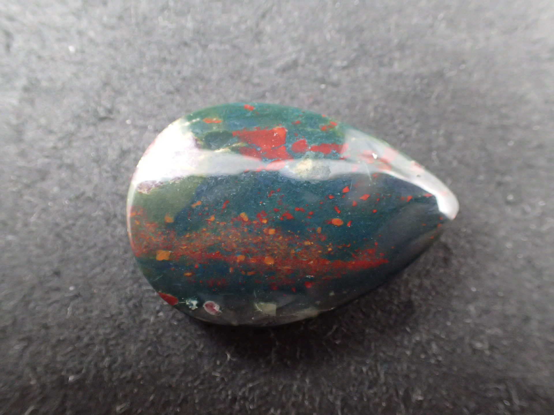 最高品質ブラッドストーン(Blood stone) ドロップカット インドネシア