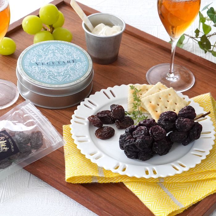 こだわり葡萄のセミドライ2缶＆素焼きナッツセット(化粧箱入り)