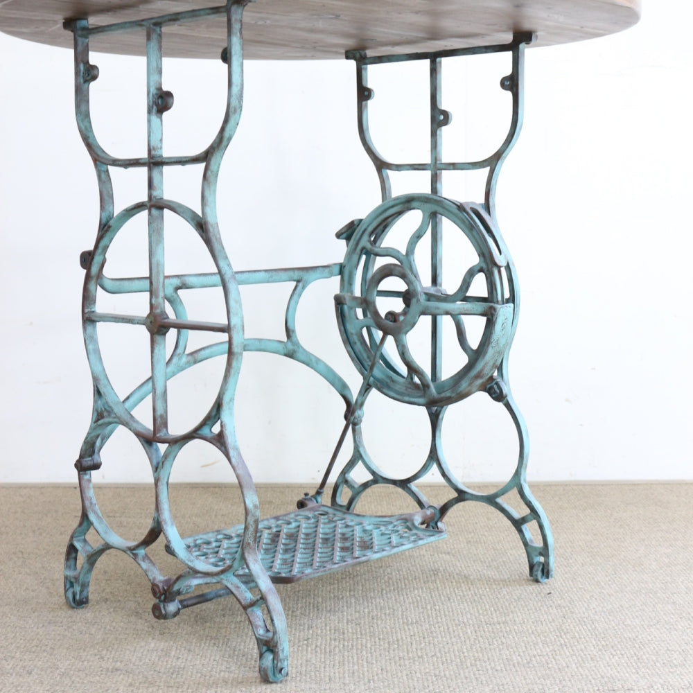 シャビーな味わいがオシャレ♪ ミシン脚テーブル・当店オリジナル AA2