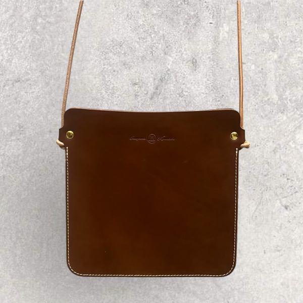 10カラー国産ヌメ革/スリムサコッシュ