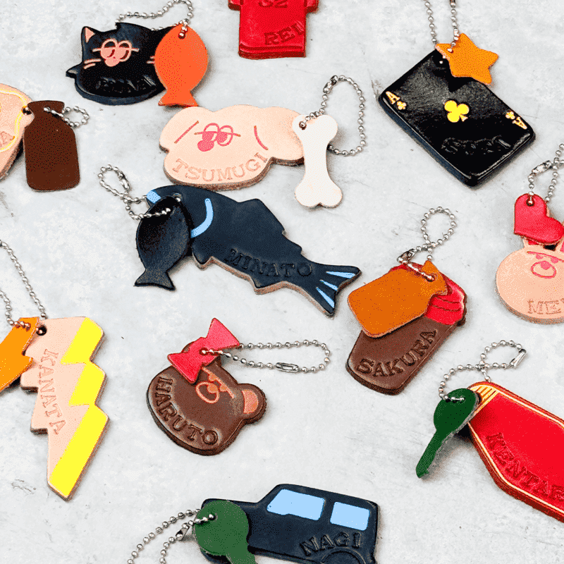 組み合わせ自由/革のネーム入りミニチャーム