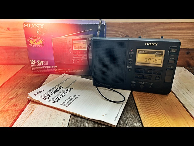 Sony ICF-SW30 world receiver digital case papers 1990 Japan