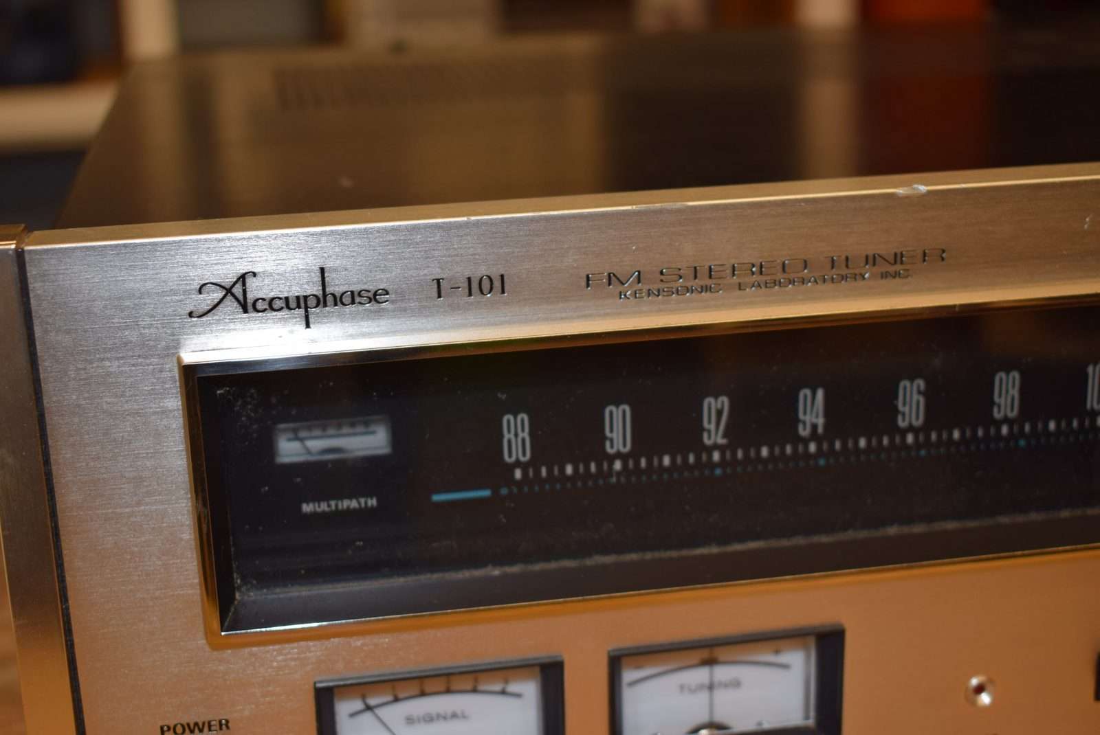 Accuphase Tuner - Model: T-101 | Vintage Audio Exchange