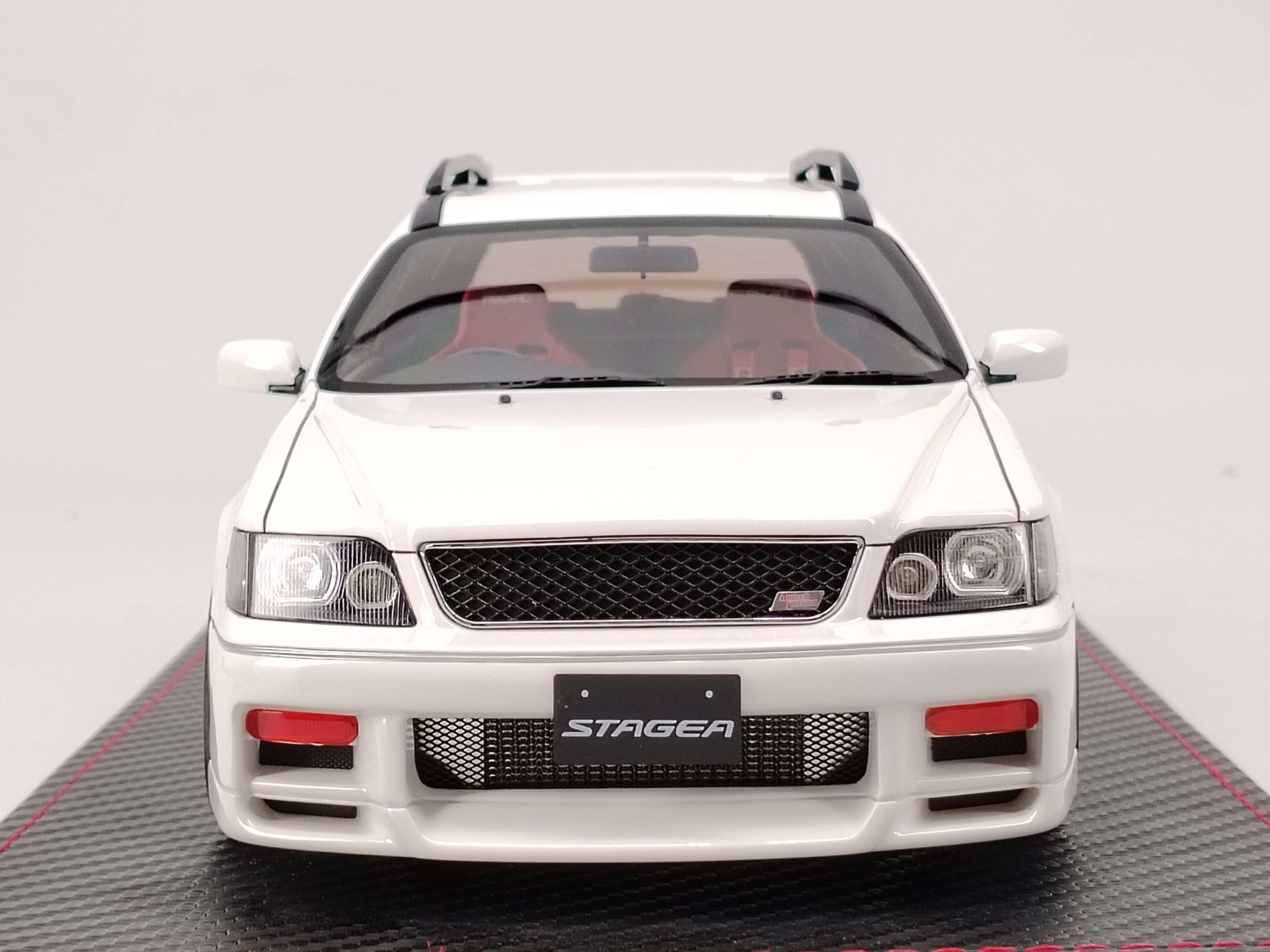 Ignition Model 1/18 Nissan STAGEA 260RS WGNC34 with engine white