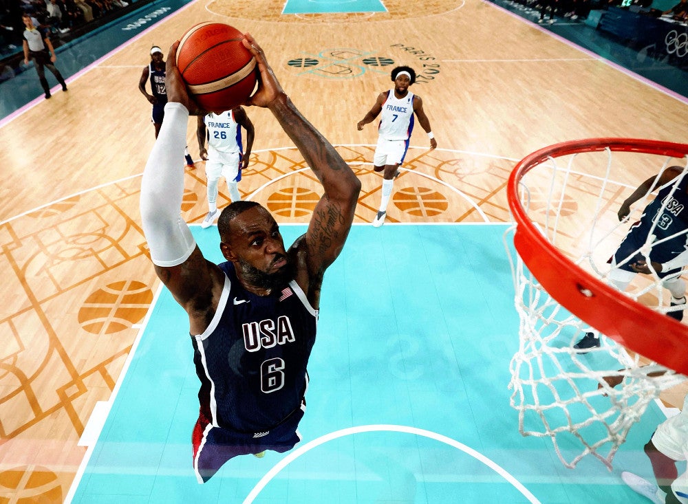 アメリカ男子バスケ「金」、NBAスターぞろいの意地とプライド