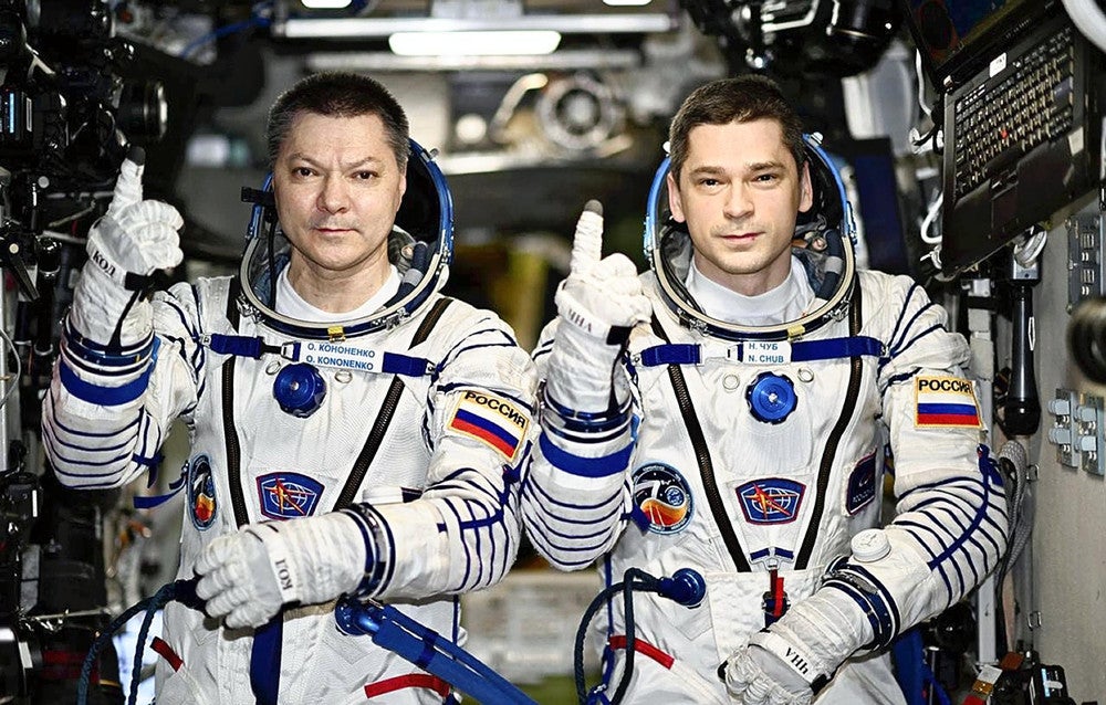 ロシア人2飛行士、国際宇宙ステーションの連続滞在記録「370日21