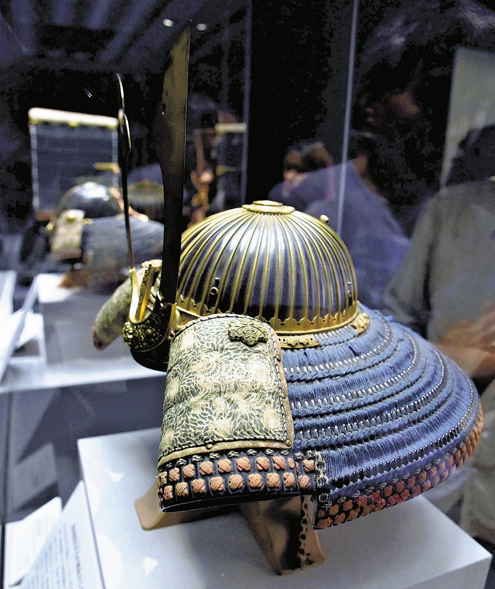 奈良：秘蔵の兜公開 「最初で最後」：地域ニュース : 読売新聞