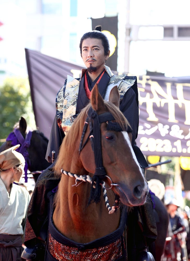 馬上のキムタク信長、「出陣じゃあ」に大歓声…警備態勢は例年の5倍