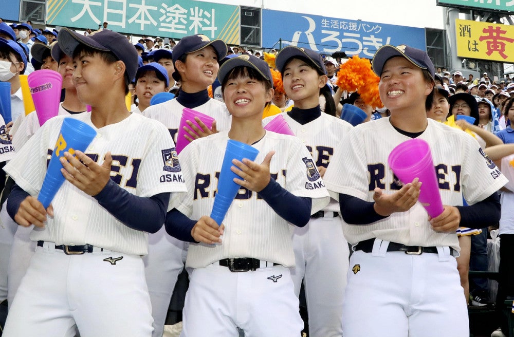 高校野球：履正社の女子野球部員、同じユニホーム姿で応援「来年は私