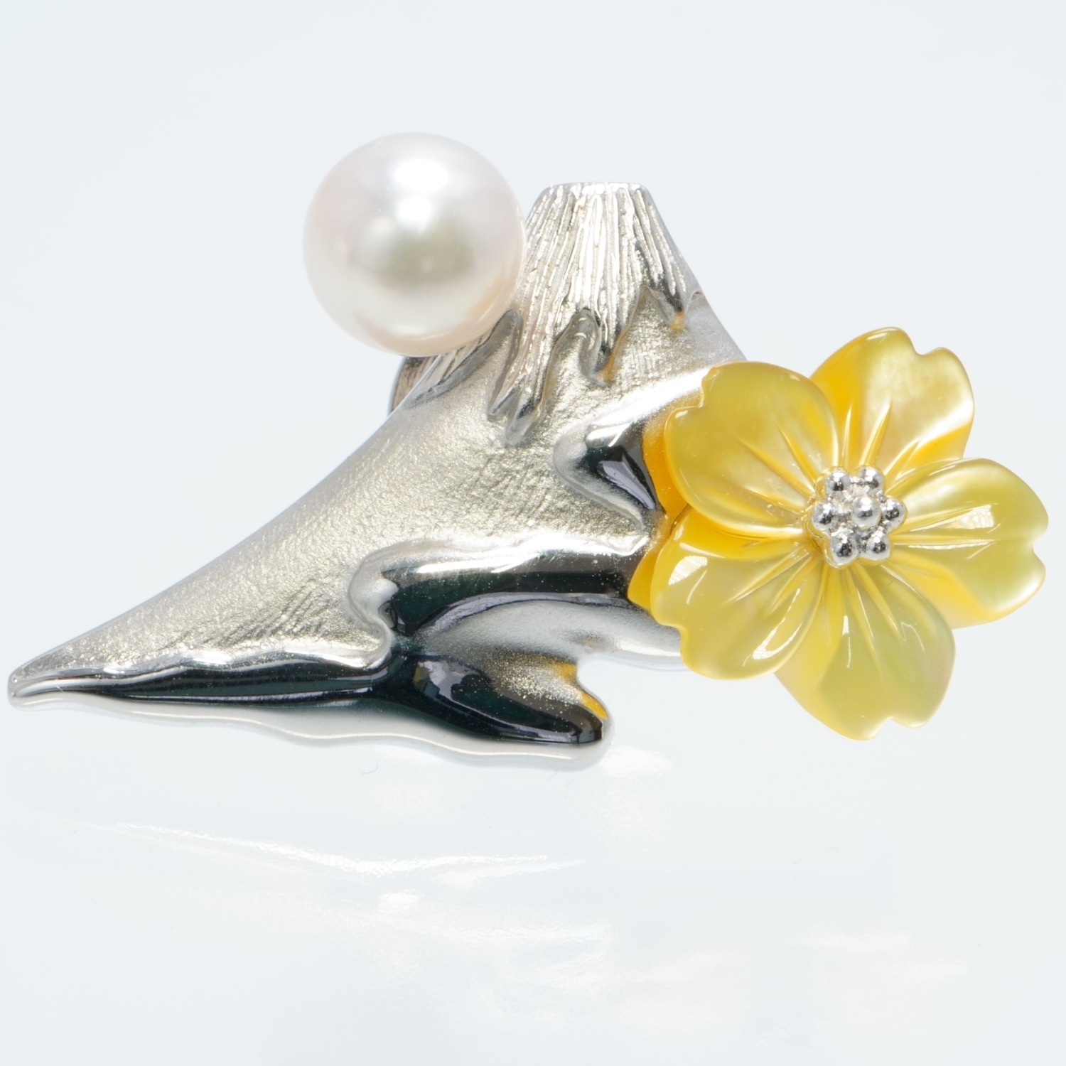 あこや真珠富士山ブローチ【Silver・黄色】