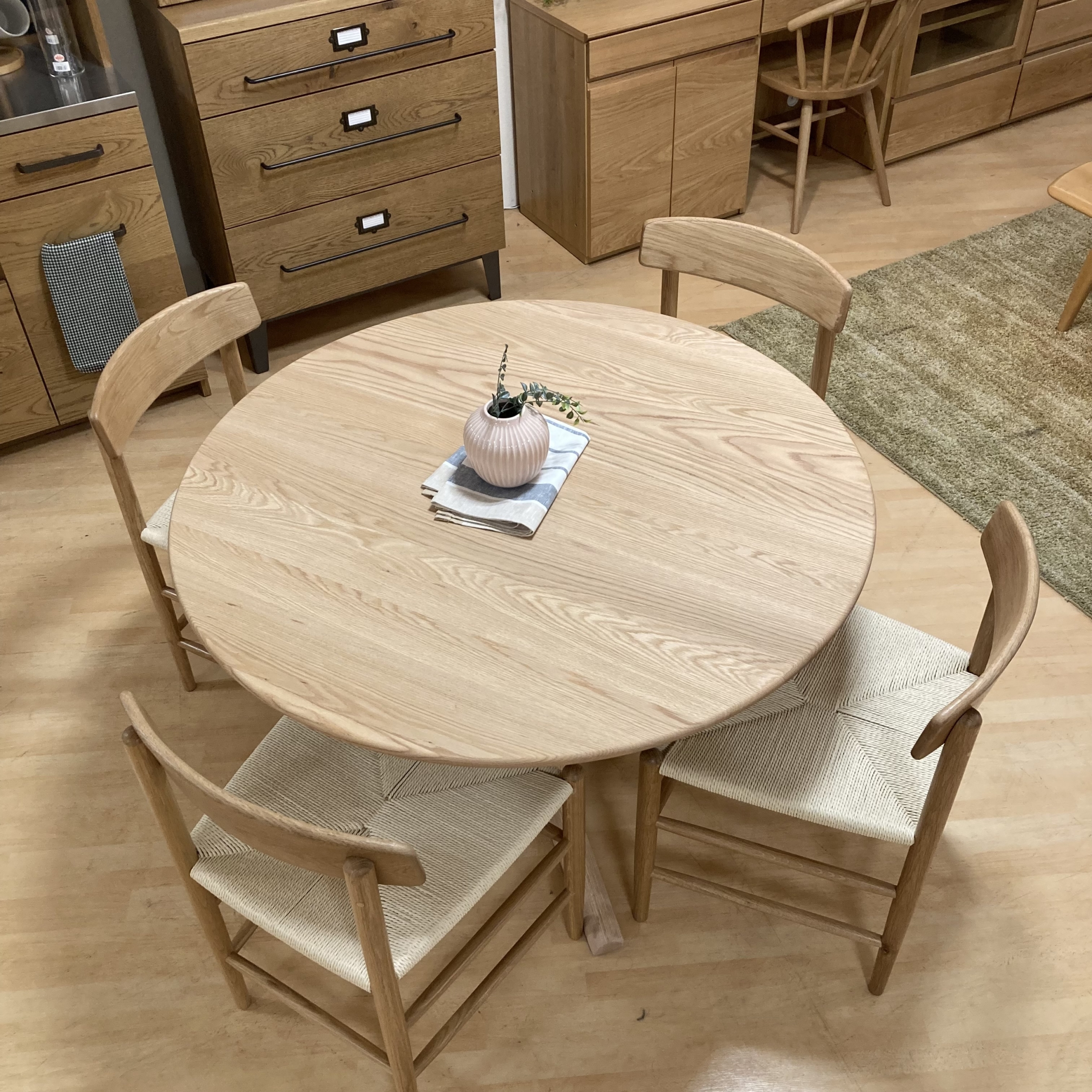 ラウンドテーブル AW – 商品カタログ