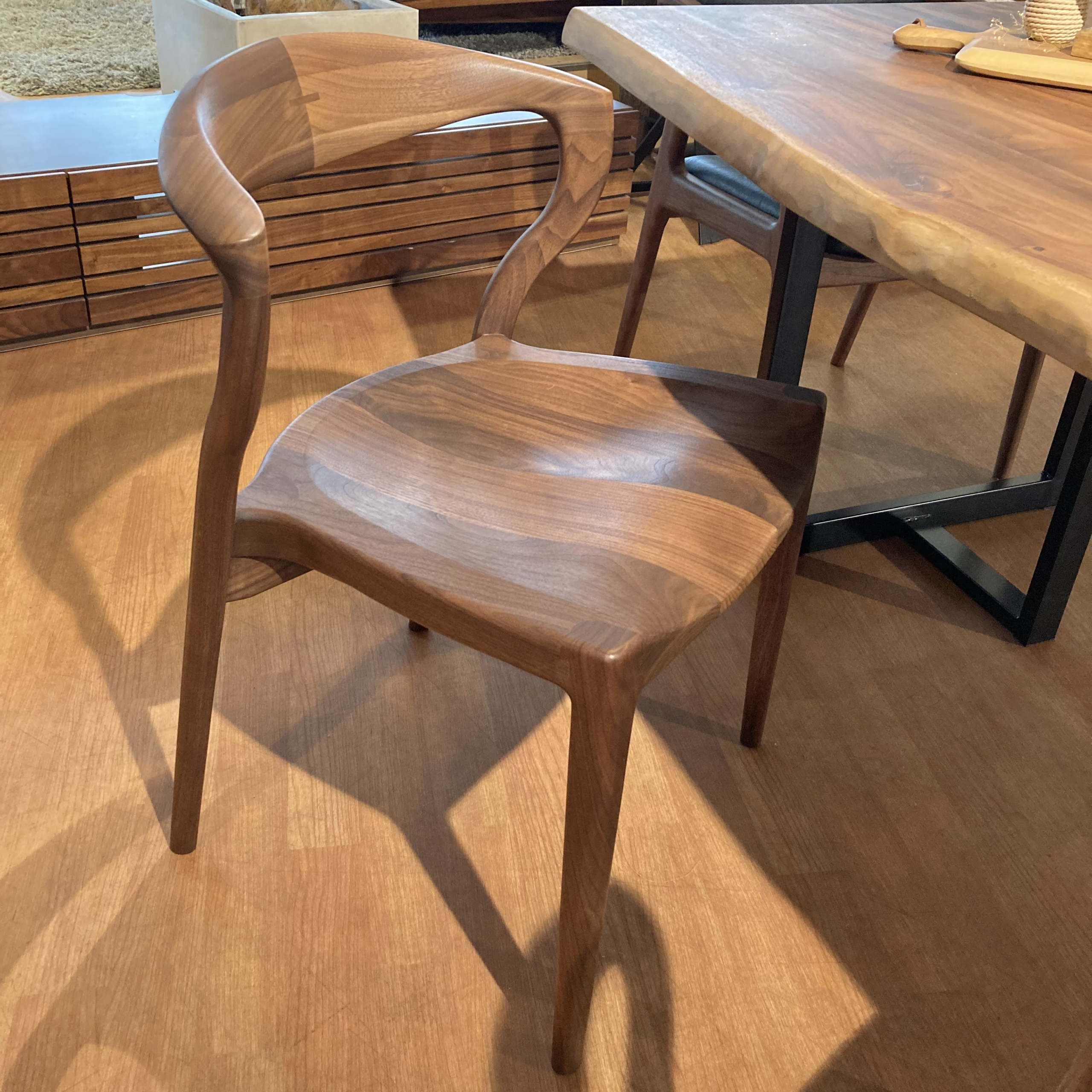 起立木工・チェアとアトリエ木馬・ダイニングテーブルの組み合わせのご