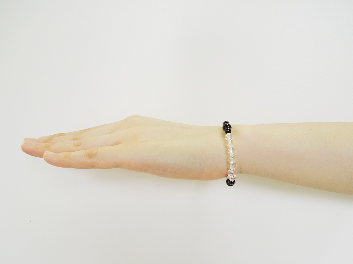 水晶6mmブレス三天両脇ブラックオニキス入 お数珠の安田念珠店へ