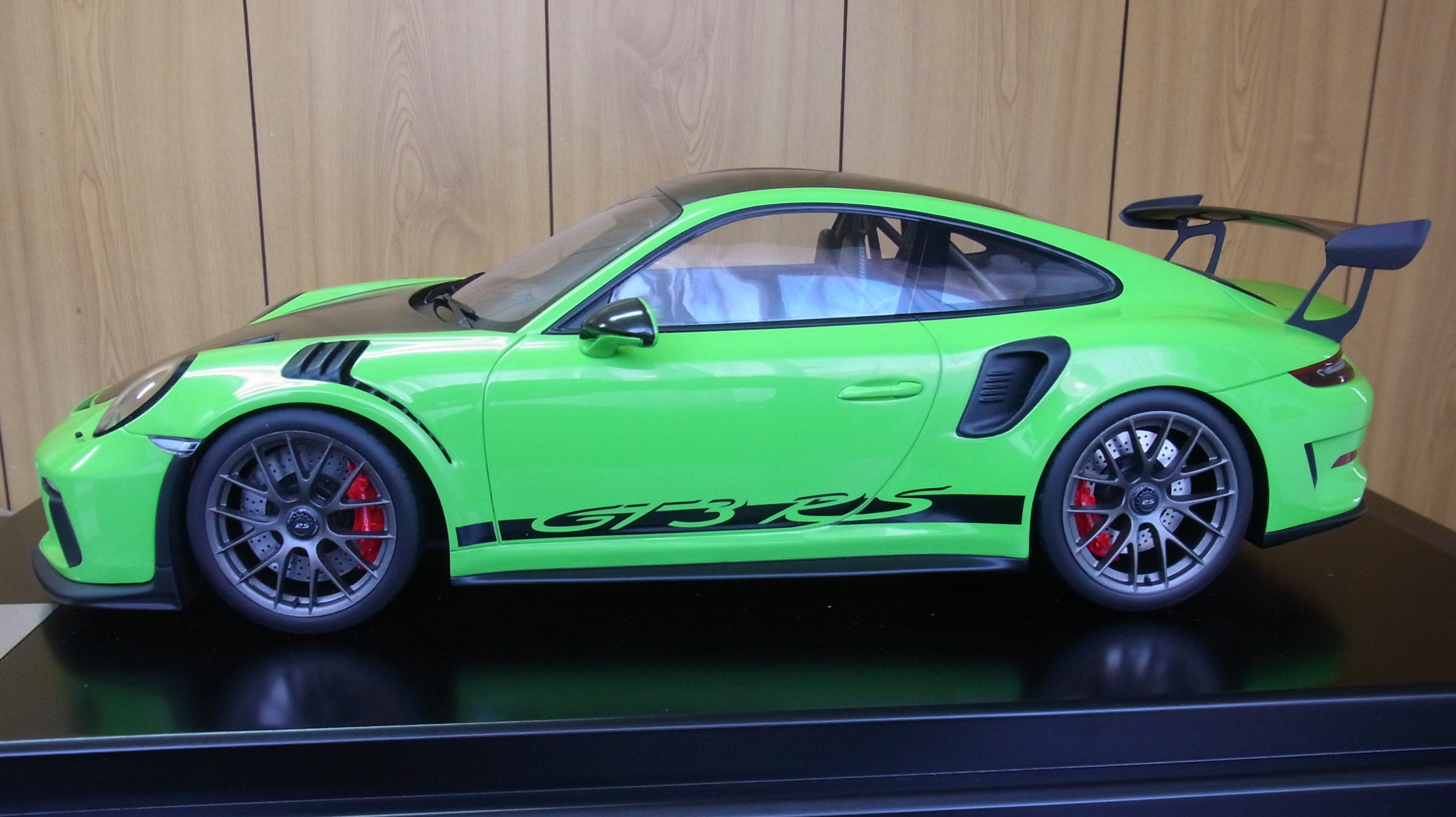 買取情報】スパーク 1/12 ポルシェ 911 GT3 RS ヴァイザッハ
