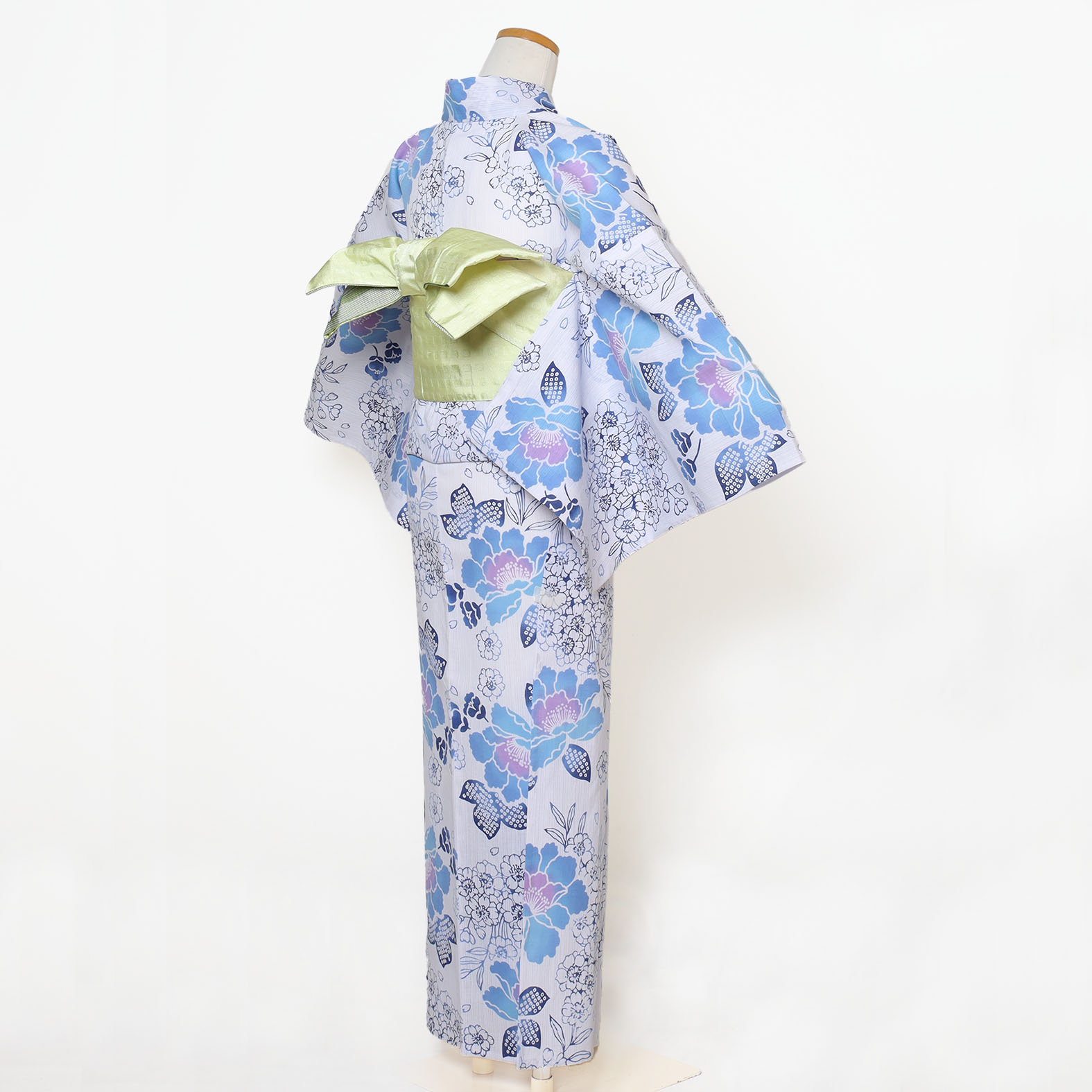 仕立上り】【日本製】【注染(本染め)】【浴衣単品】咲き誇る花々が描く