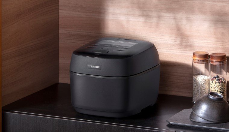 容量とコンパクト性を両立した4合炊き！ふたセンサーの精度向上