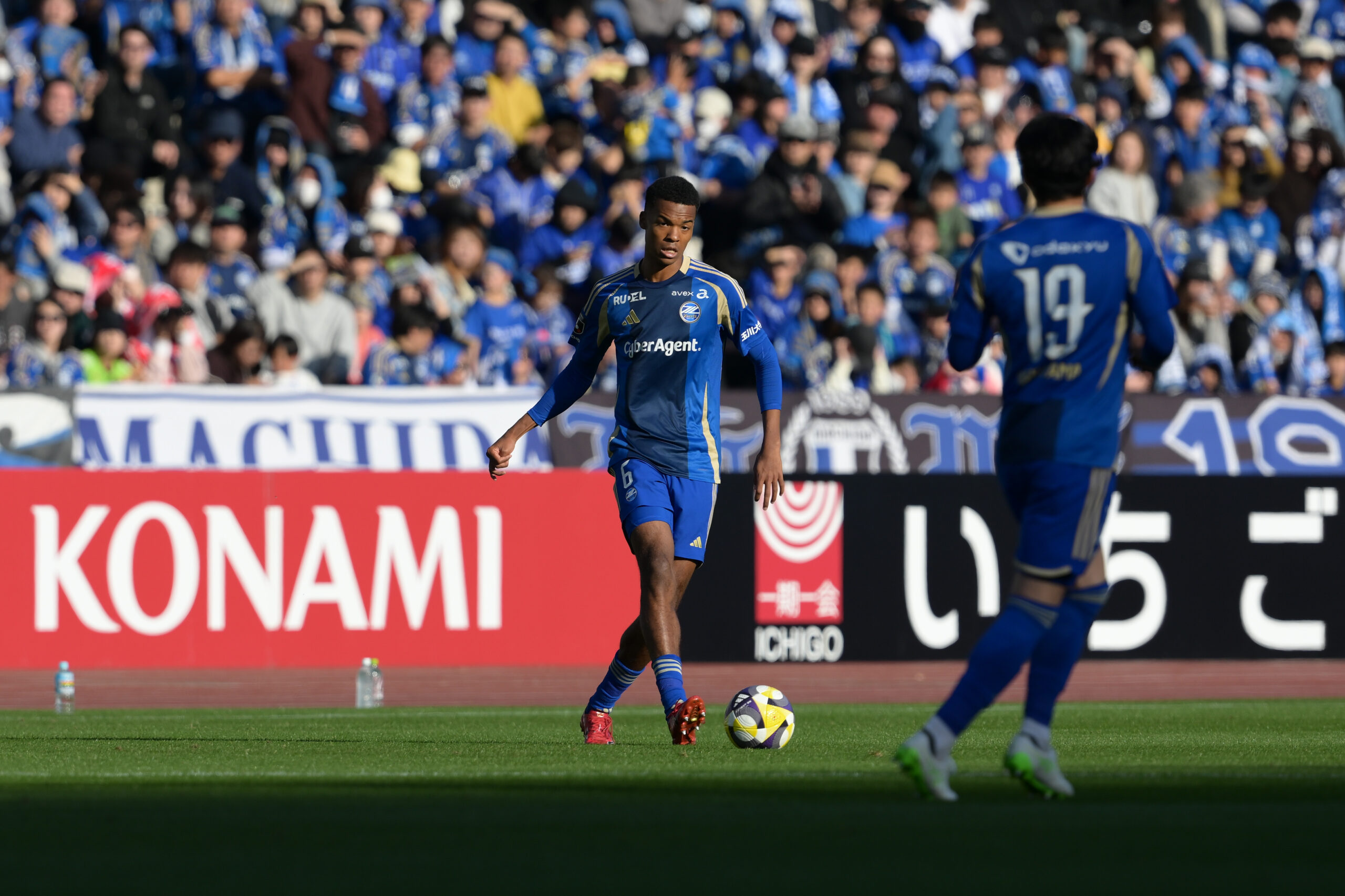 望月ヘンリー海輝選手「サカママ」掲載のお知らせ | お知らせ | FC