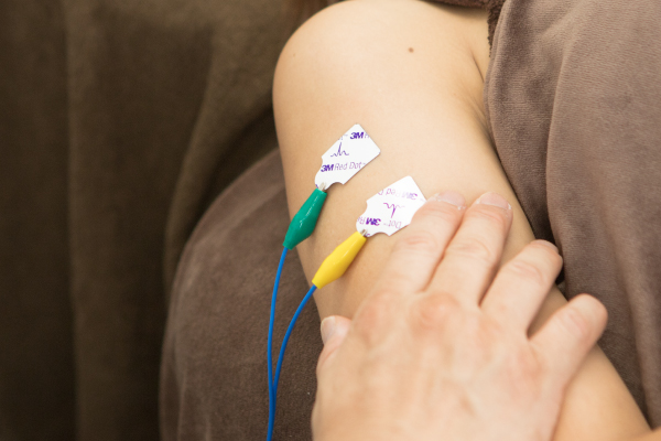 オームパルサー 鍼電極低周波治療器 Ohm Pulser LFP-4800 | 全医療器